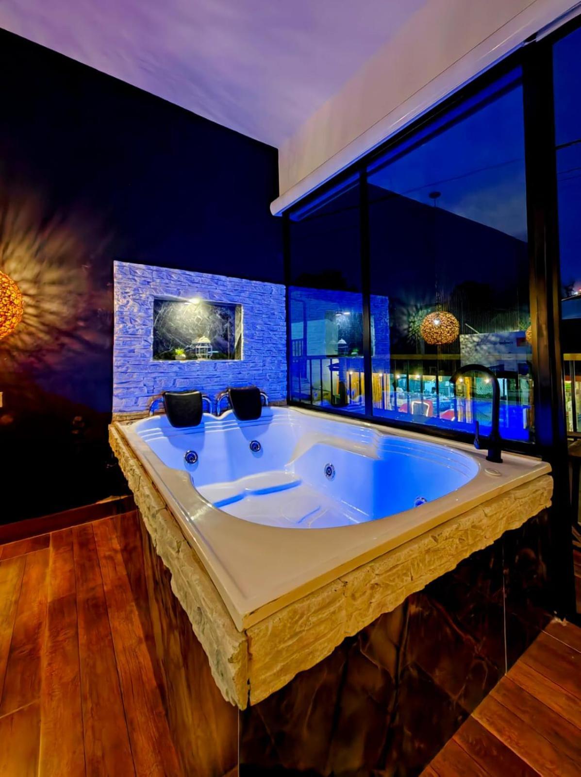סאלנטו Habitacion Deluxe 2 Con Jacuzzi A 20 Mt Del Parque מראה חיצוני תמונה