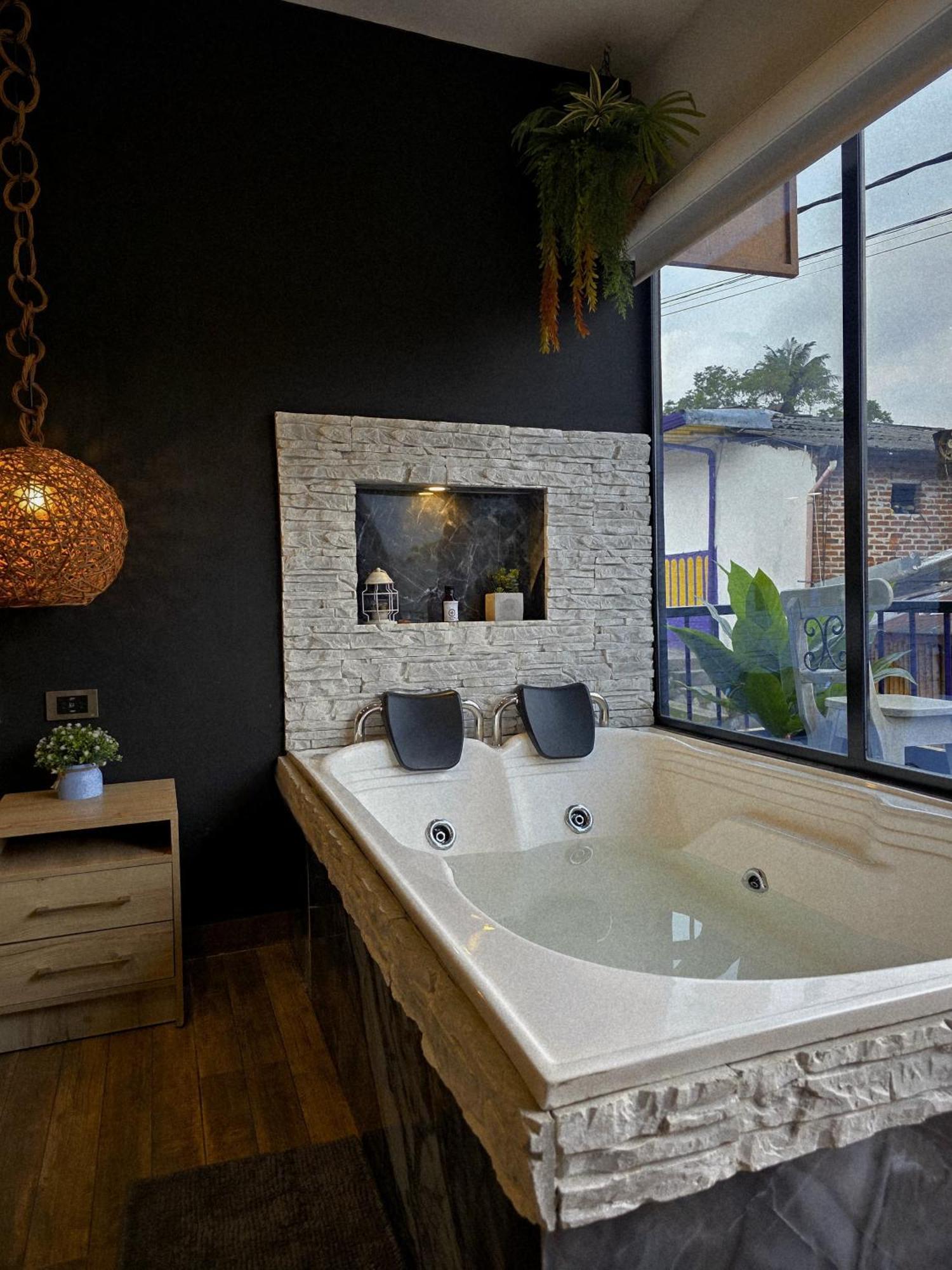 סאלנטו Habitacion Deluxe 2 Con Jacuzzi A 20 Mt Del Parque מראה חיצוני תמונה